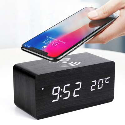 KH-WC021 Modern Hotel Multifunction Desk Table Square LED Digital Wooden Alarm Clock Wireless Charging for Iphone Samsung